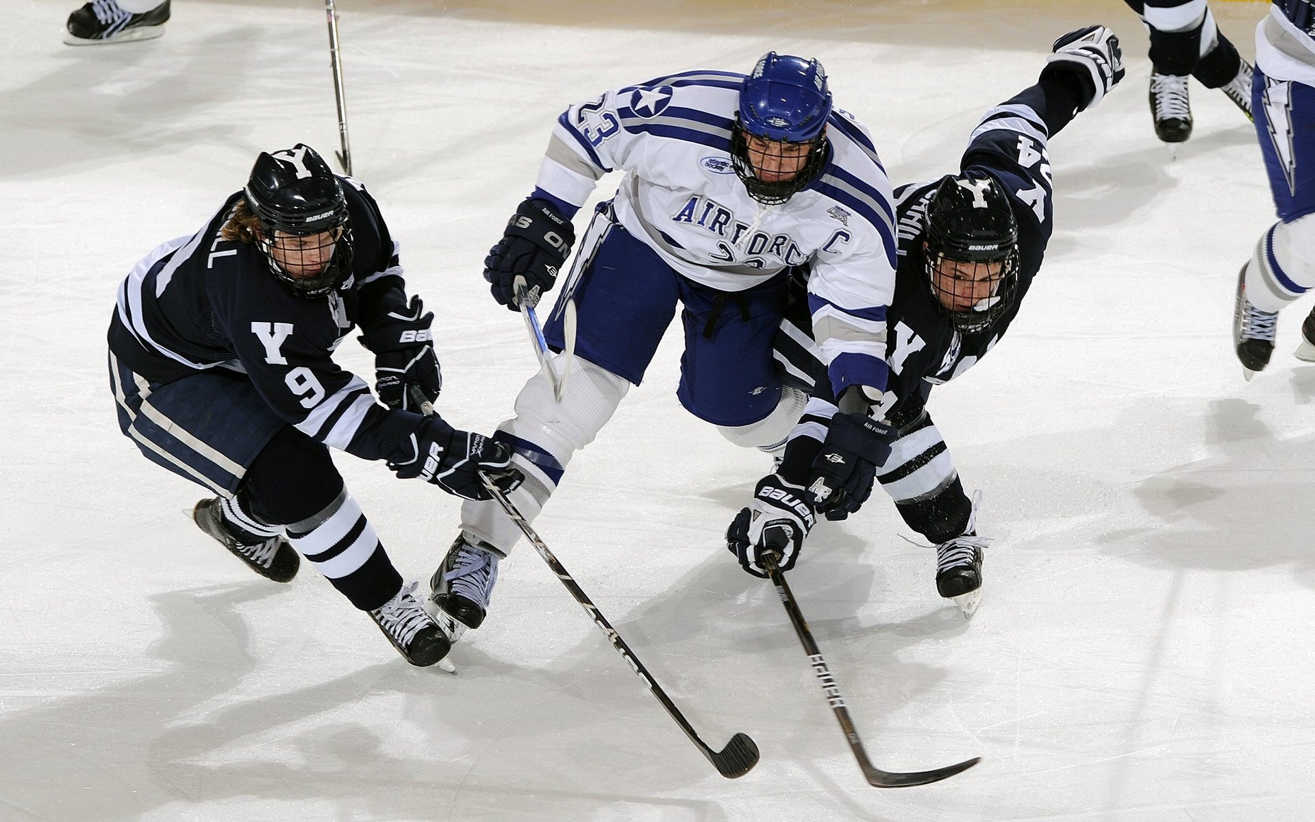世界青少年雪地徒步挑战赛在东北热情开跑，雪地徒步穿越