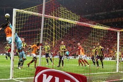 开云电竞平台-“世界顶尖泳者齐聚新加坡，2025游泳锦标赛备受瞩目”