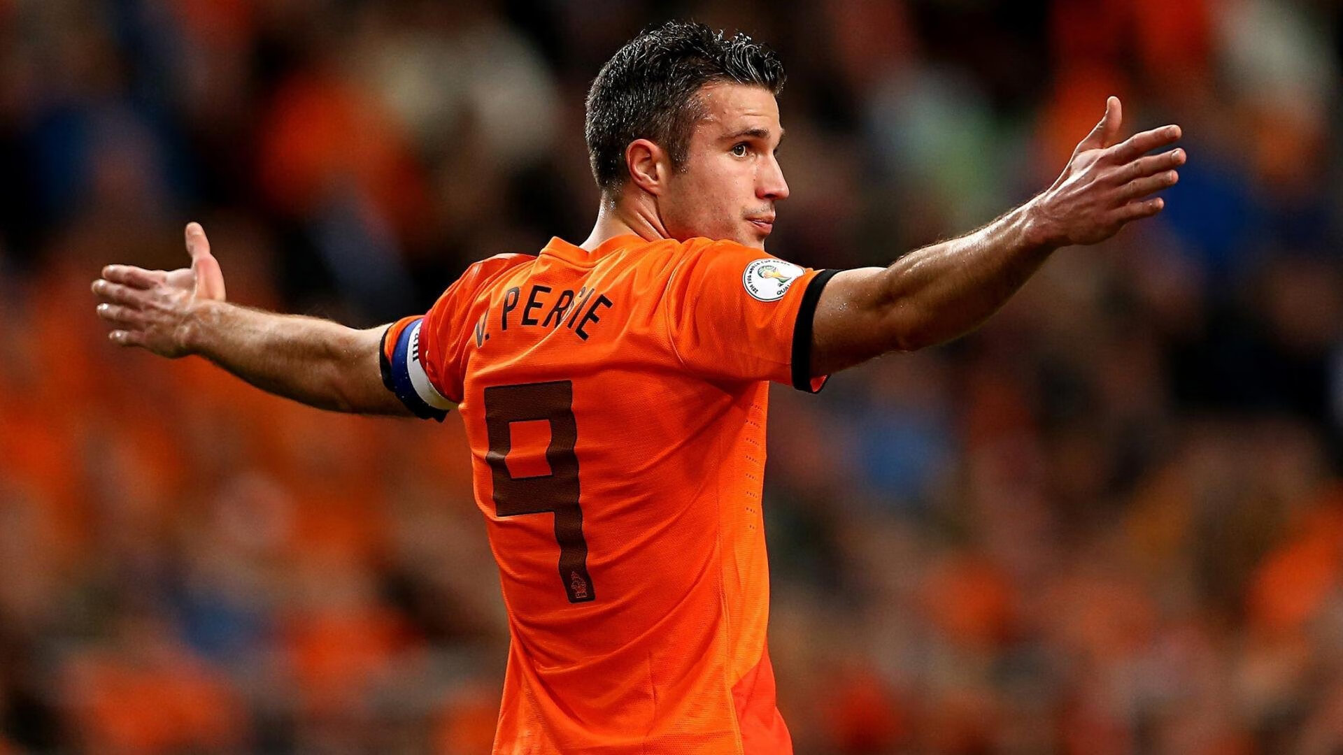 “高新体育中心网球赛：选手突破极限，赛场紧张刺激”